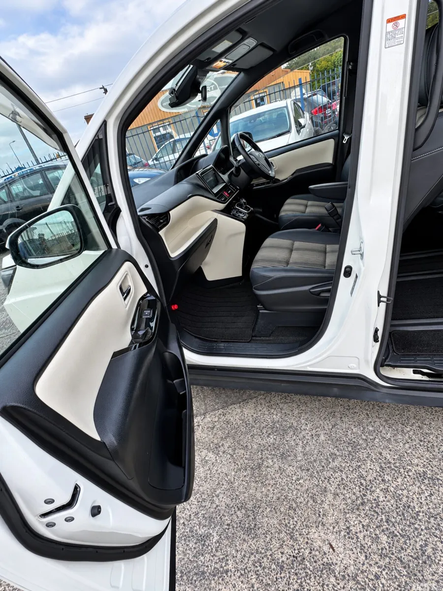 Toyota Noah MPV, Petrol Hybrid, 2020, White