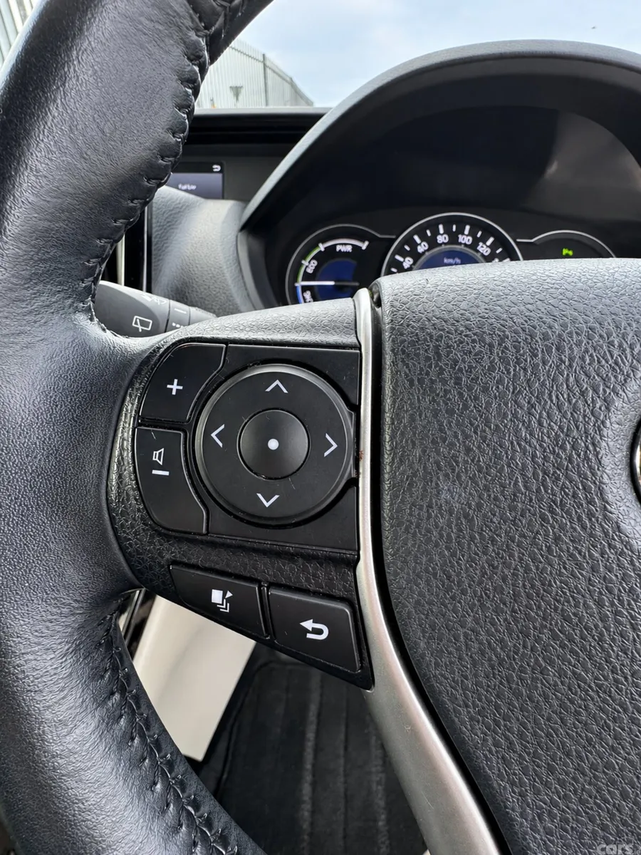 Toyota Noah MPV, Petrol Hybrid, 2020, White