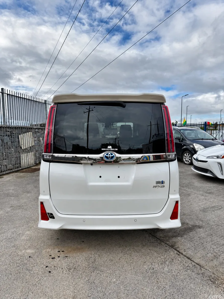 Toyota Noah MPV, Petrol Hybrid, 2020, White