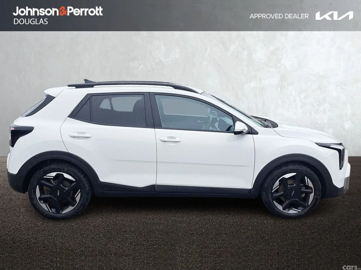 Kia Stonic Estate, Petrol Hybrid, 2026, White