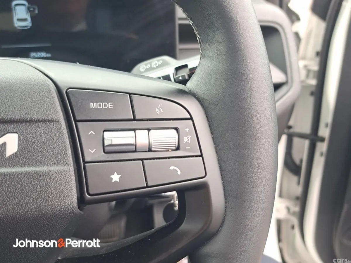 Kia Stonic Estate, Petrol Hybrid, 2026, White
