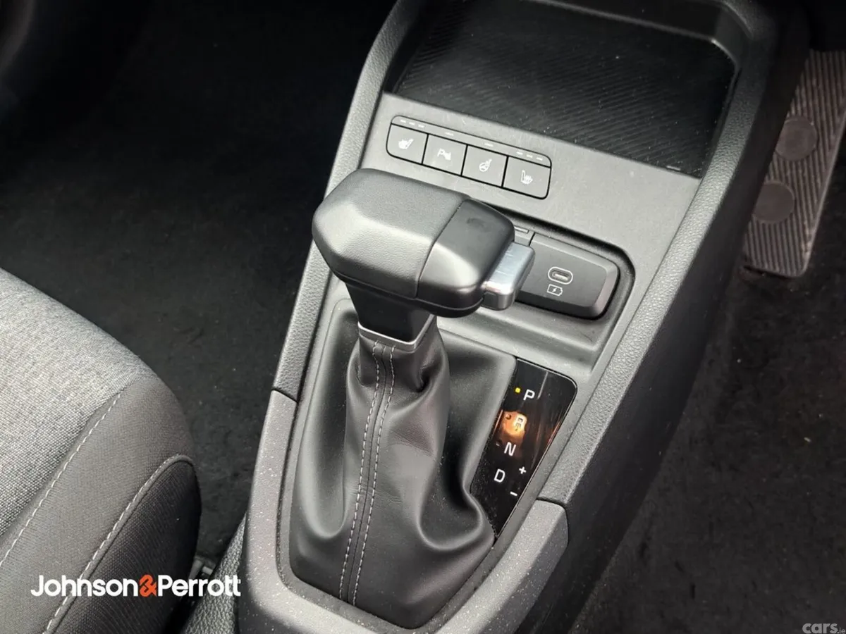 Kia Stonic Estate, Petrol Hybrid, 2026, White