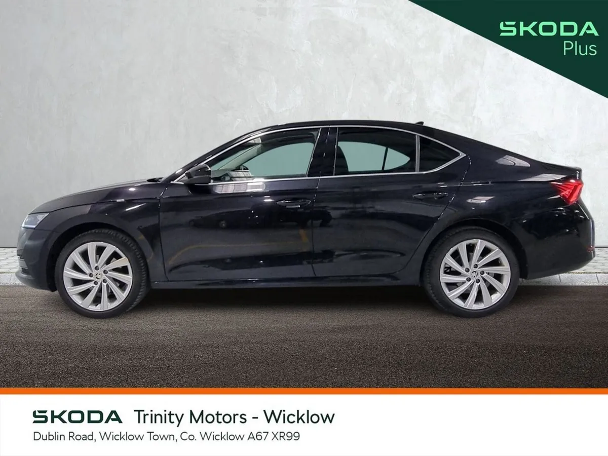 Skoda Octavia Saloon, Diesel, 2023, Black
