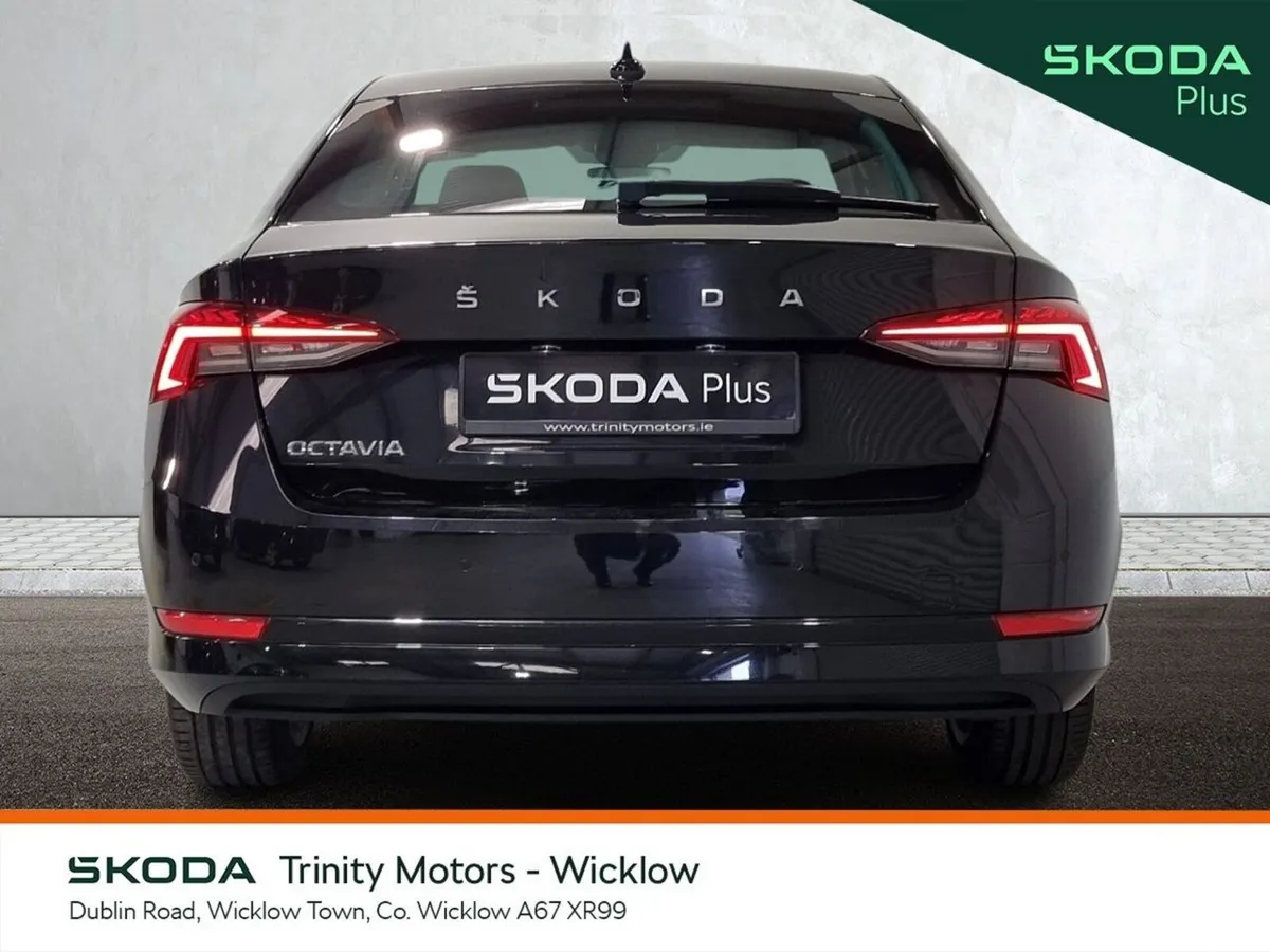 Skoda Octavia Saloon, Diesel, 2023, Black