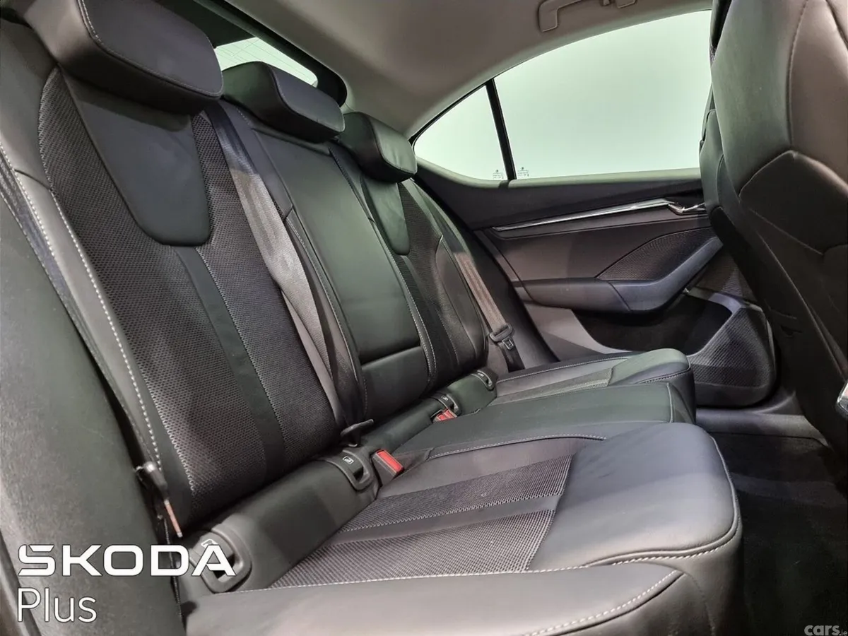 Skoda Octavia Saloon, Diesel, 2023, Black