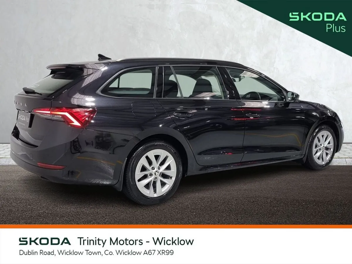Skoda Octavia Estate, Petrol, 2023, Black