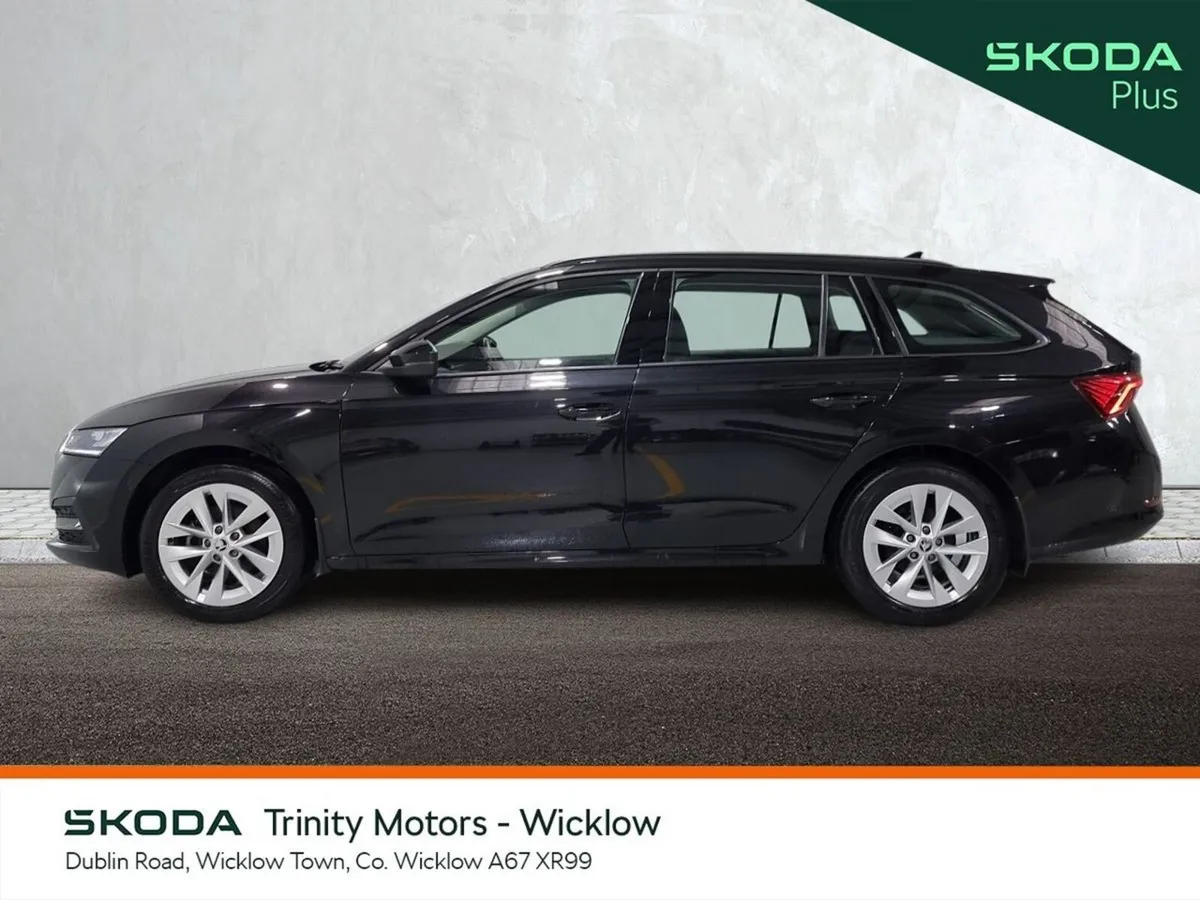 Skoda Octavia Estate, Petrol, 2023, Black