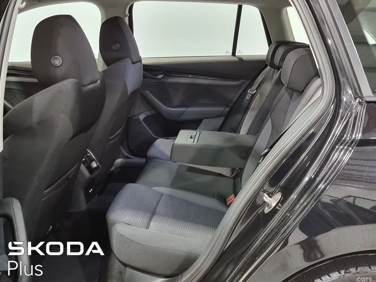 Skoda Octavia Estate, Petrol, 2023, Black