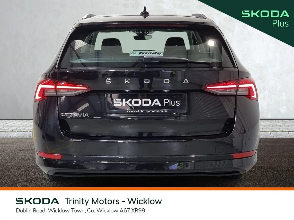 Skoda Octavia Estate, Petrol, 2023, Black