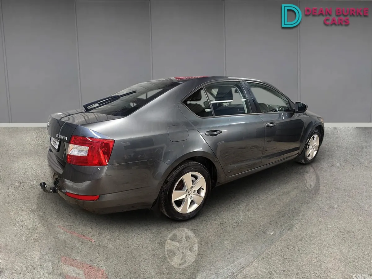 Skoda Octavia Saloon, Diesel, 2016, Grey