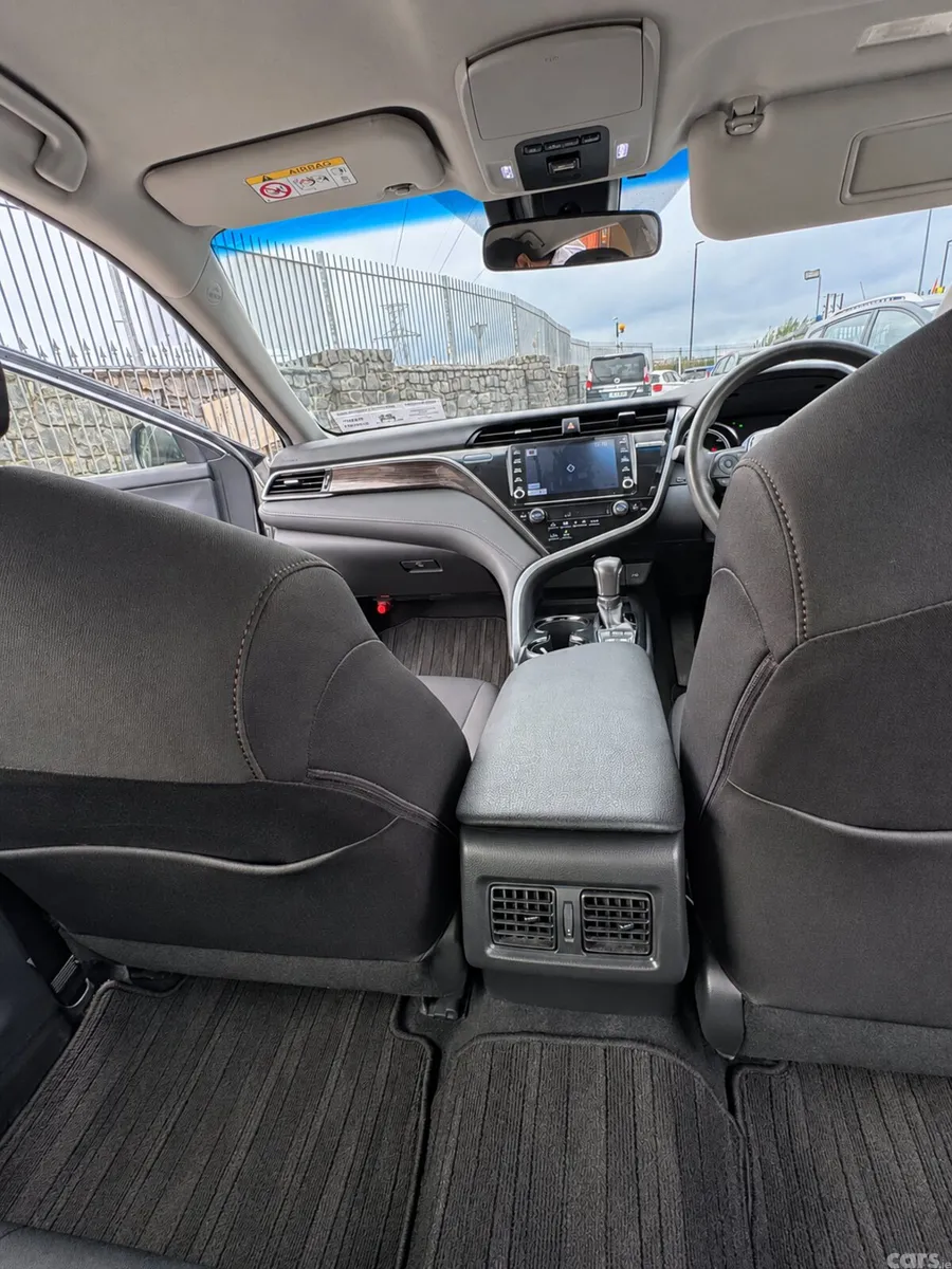 Toyota Camry Saloon, Petrol Hybrid, 2020, Silver