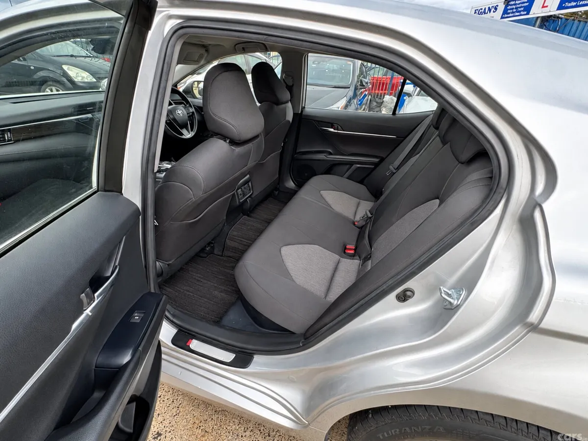 Toyota Camry Saloon, Petrol Hybrid, 2020, Silver
