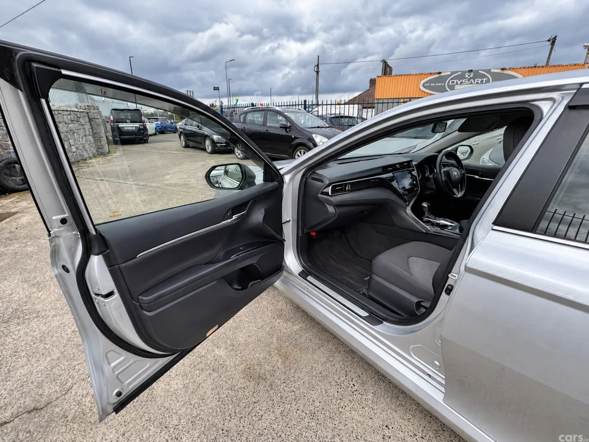 Toyota Camry Saloon, Petrol Hybrid, 2020, Silver