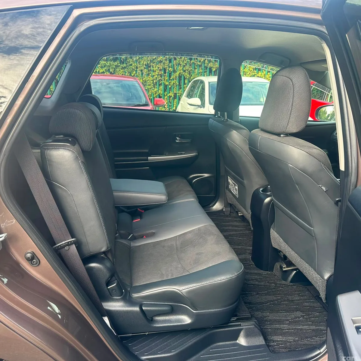 Toyota Prius Estate, Petrol Hybrid, 2019, Gold