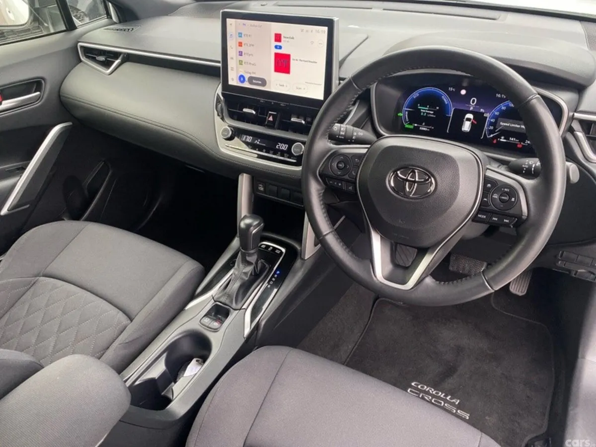Toyota Corolla Cross Hatchback, Petrol Hybrid, 2023, White