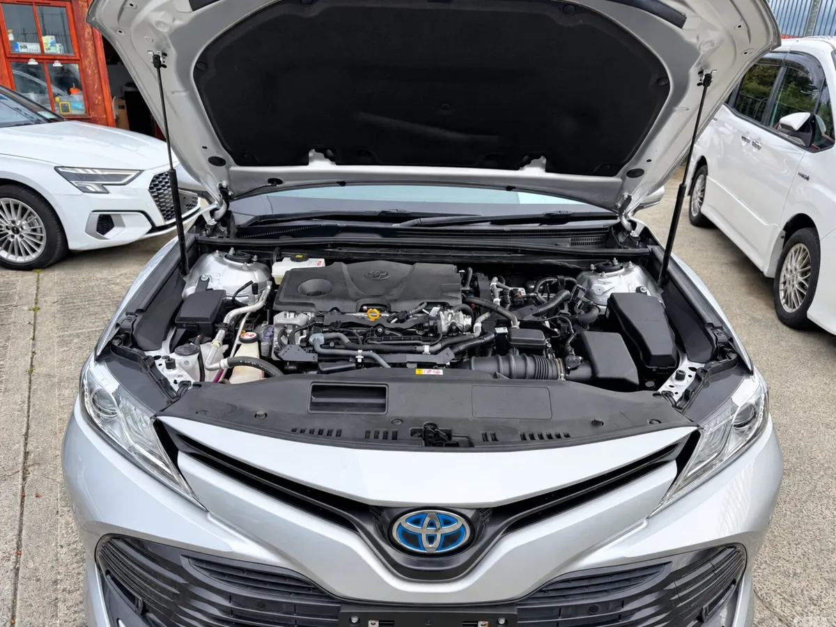 Toyota Camry Saloon, Petrol Hybrid, 2020, Silver