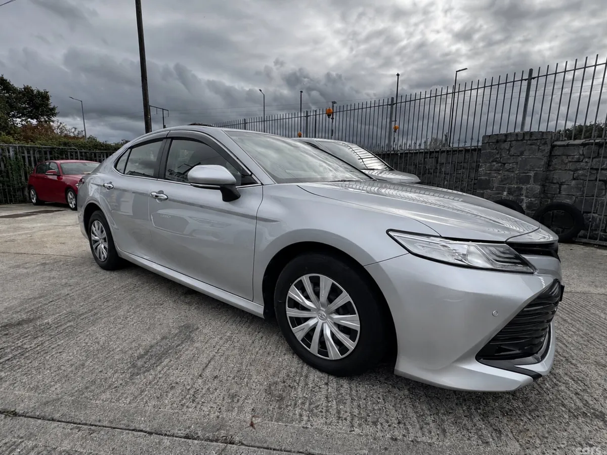 Toyota Camry Saloon, Petrol Hybrid, 2020, Silver