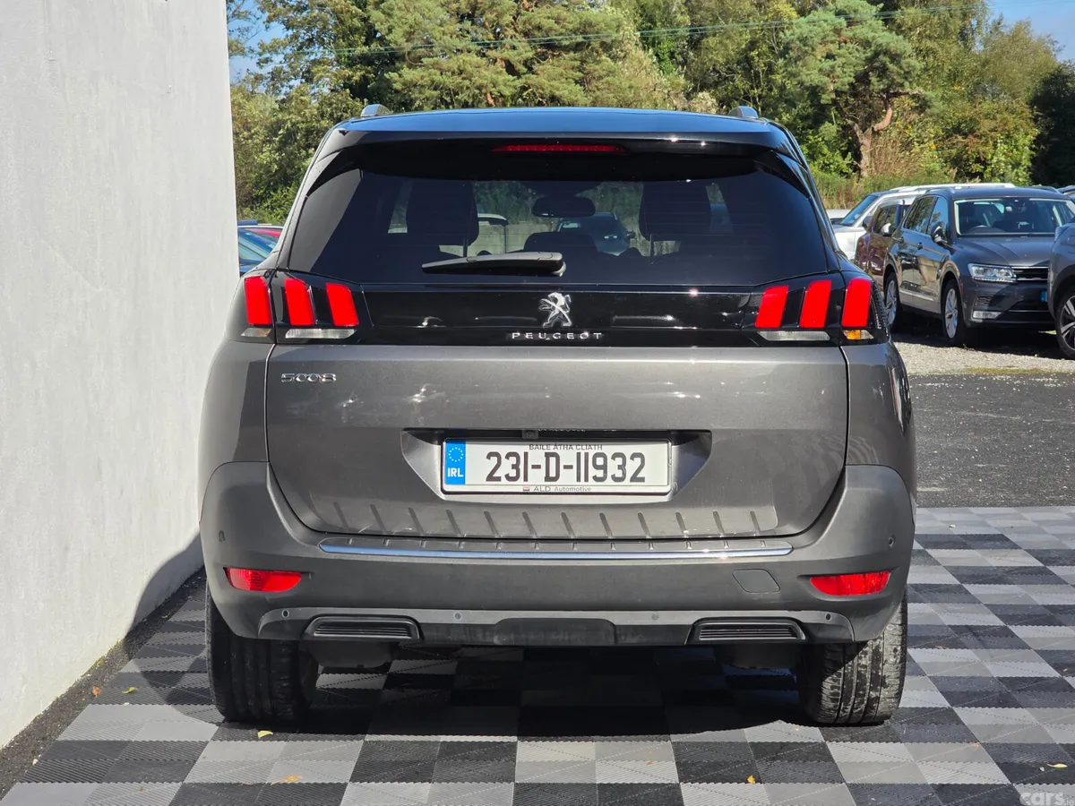 Peugeot 5008 MPV, Diesel, 2023, Grey
