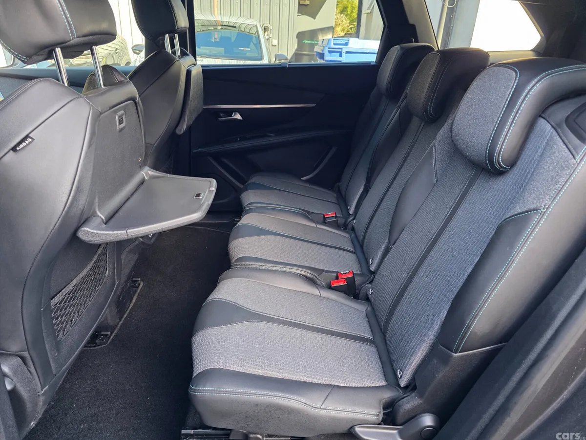 Peugeot 5008 MPV, Diesel, 2023, Grey