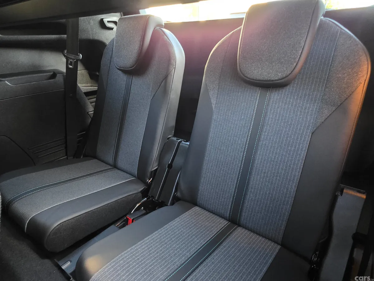 Peugeot 5008 MPV, Diesel, 2023, Grey