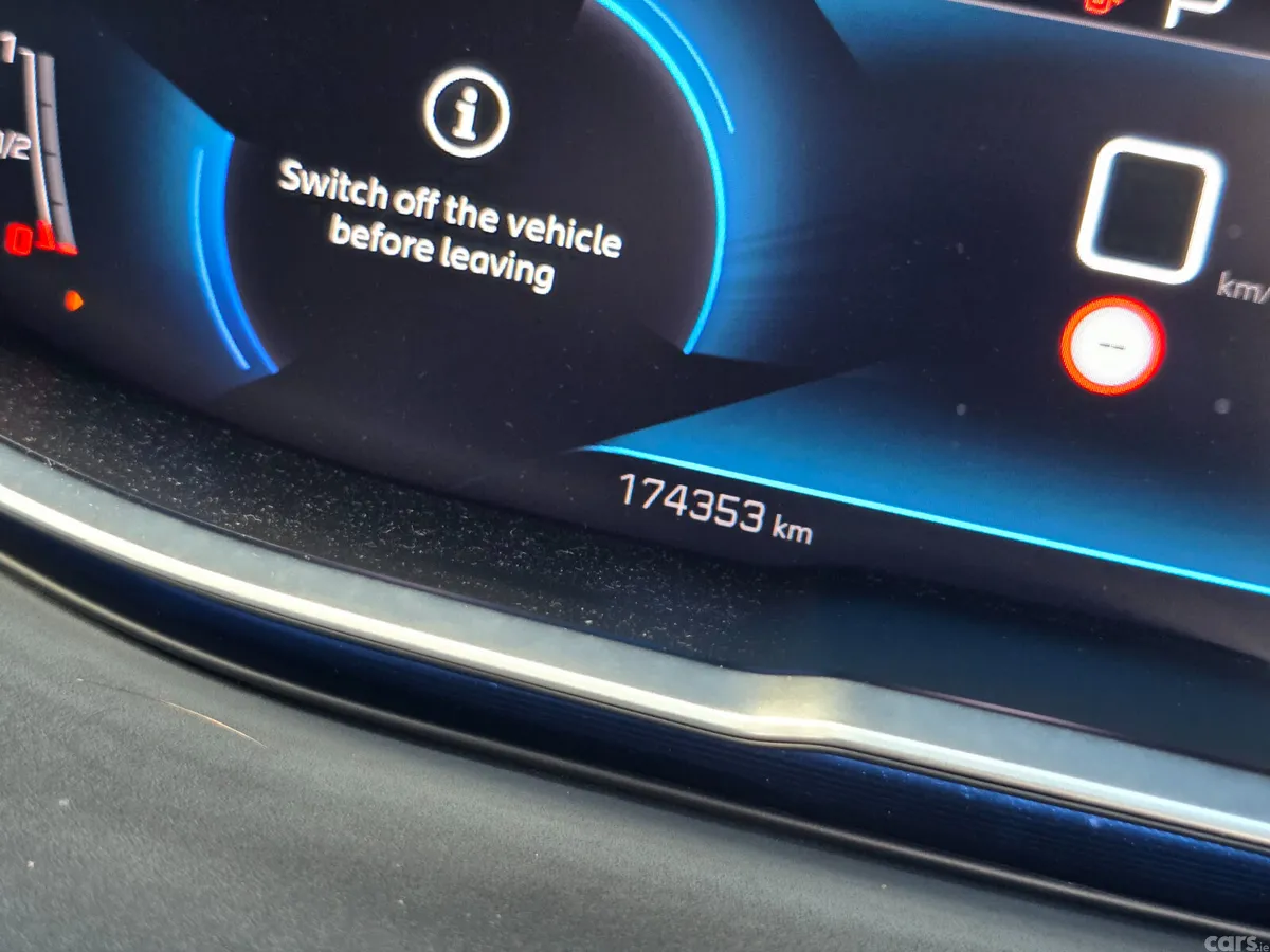 Peugeot 5008 MPV, Diesel, 2023, Grey
