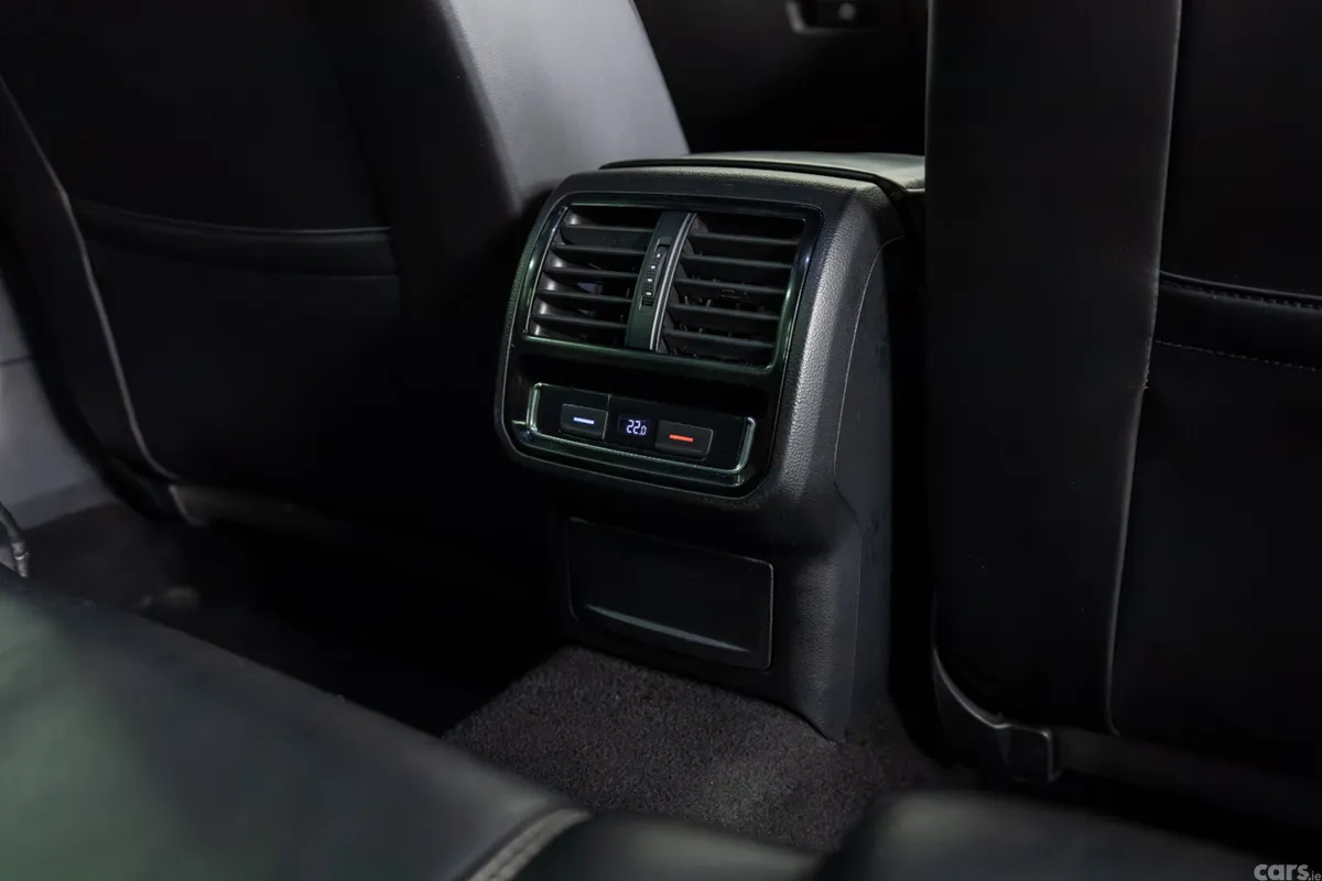 Volkswagen Passat Saloon, Diesel, 2020, White