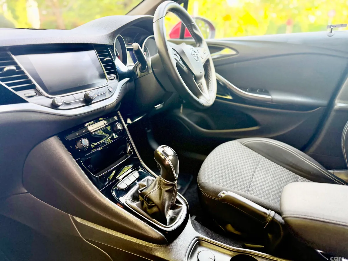 Opel Astra Hatchback, Diesel, 2017, Red