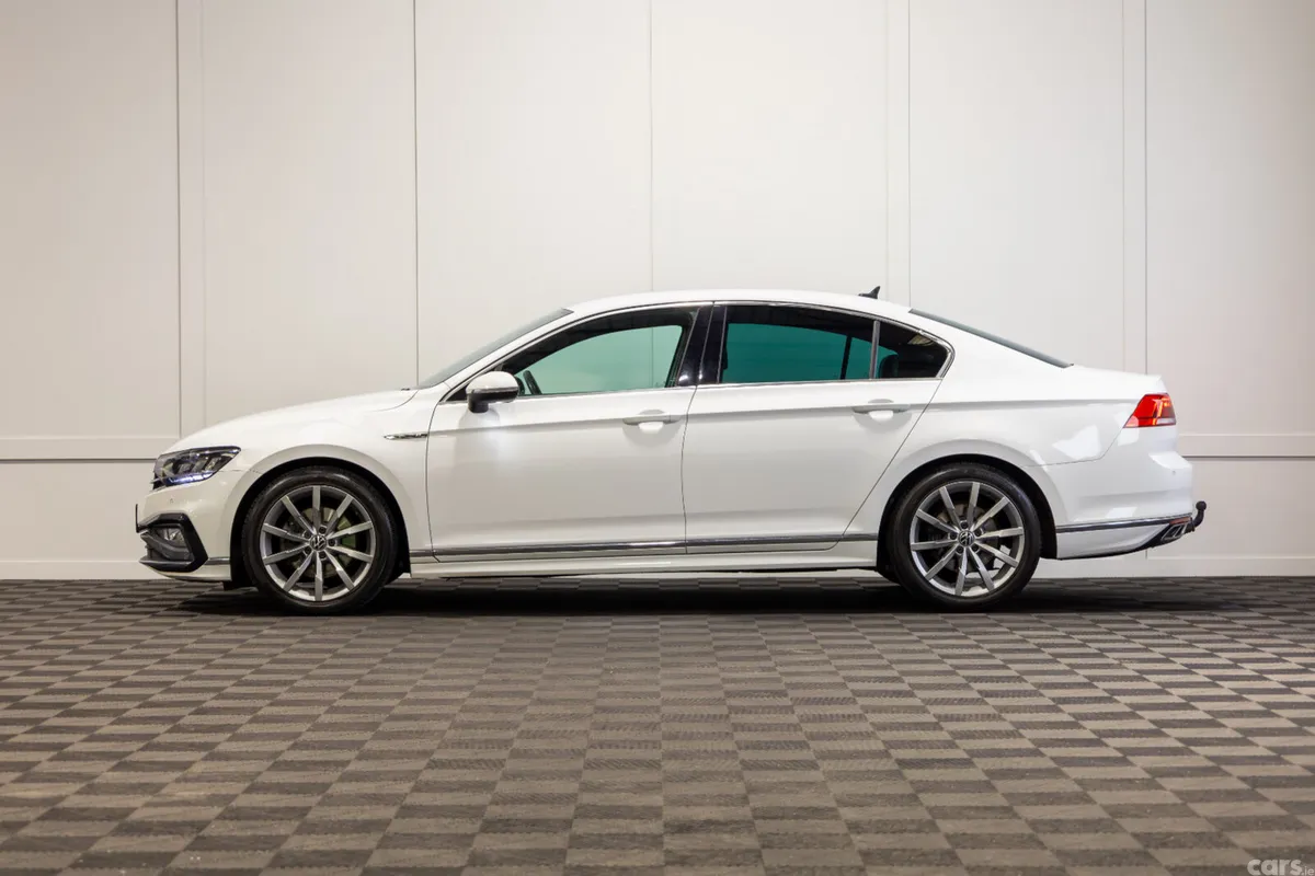Volkswagen Passat Saloon, Diesel, 2020, White