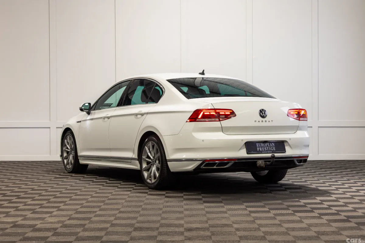 Volkswagen Passat Saloon, Diesel, 2020, White
