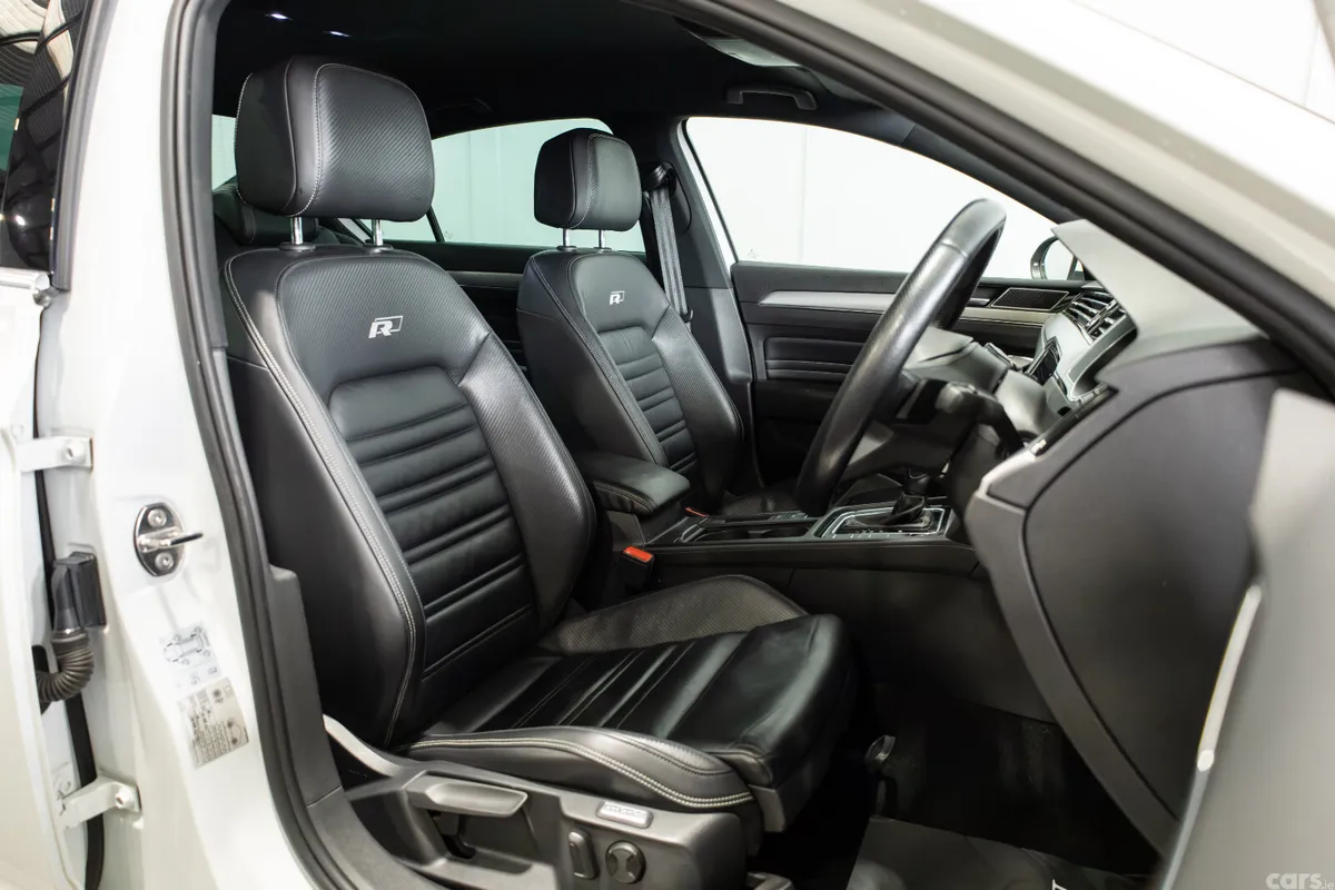 Volkswagen Passat Saloon, Diesel, 2020, White