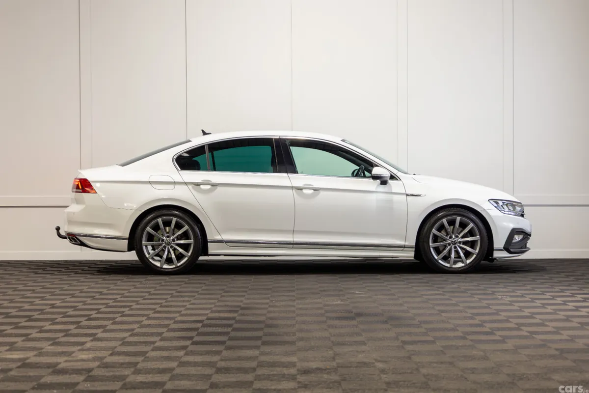Volkswagen Passat Saloon, Diesel, 2020, White