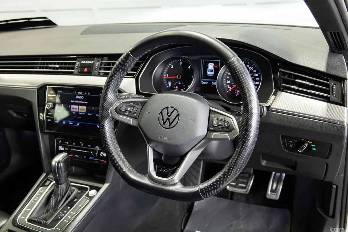 Volkswagen Passat Saloon, Diesel, 2020, White