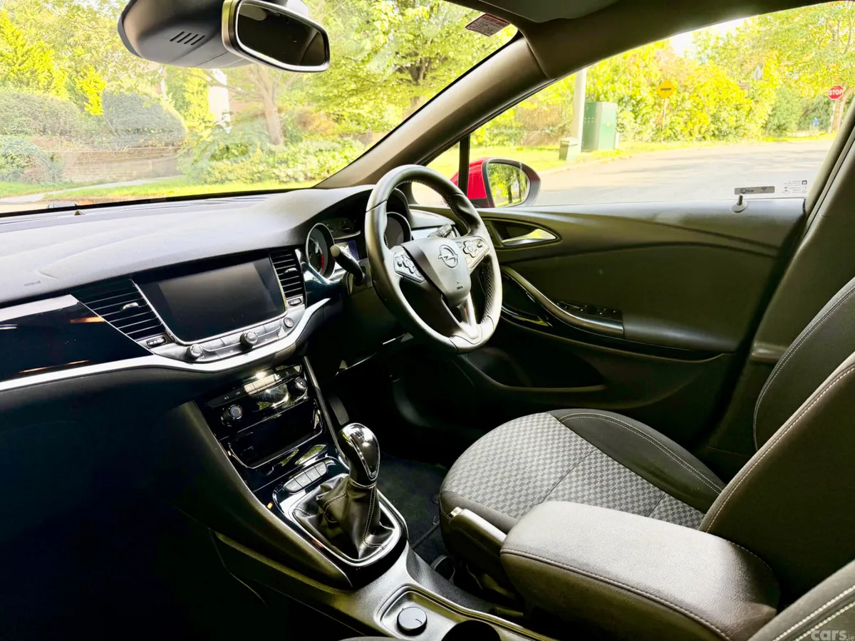 Opel Astra Hatchback, Diesel, 2017, Red