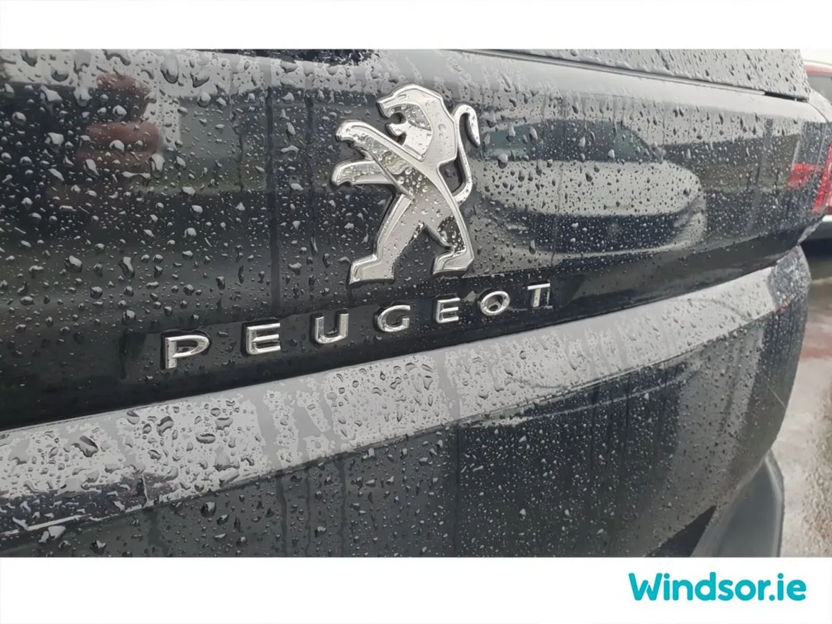Peugeot 5008 MPV, Diesel, 2023, Black