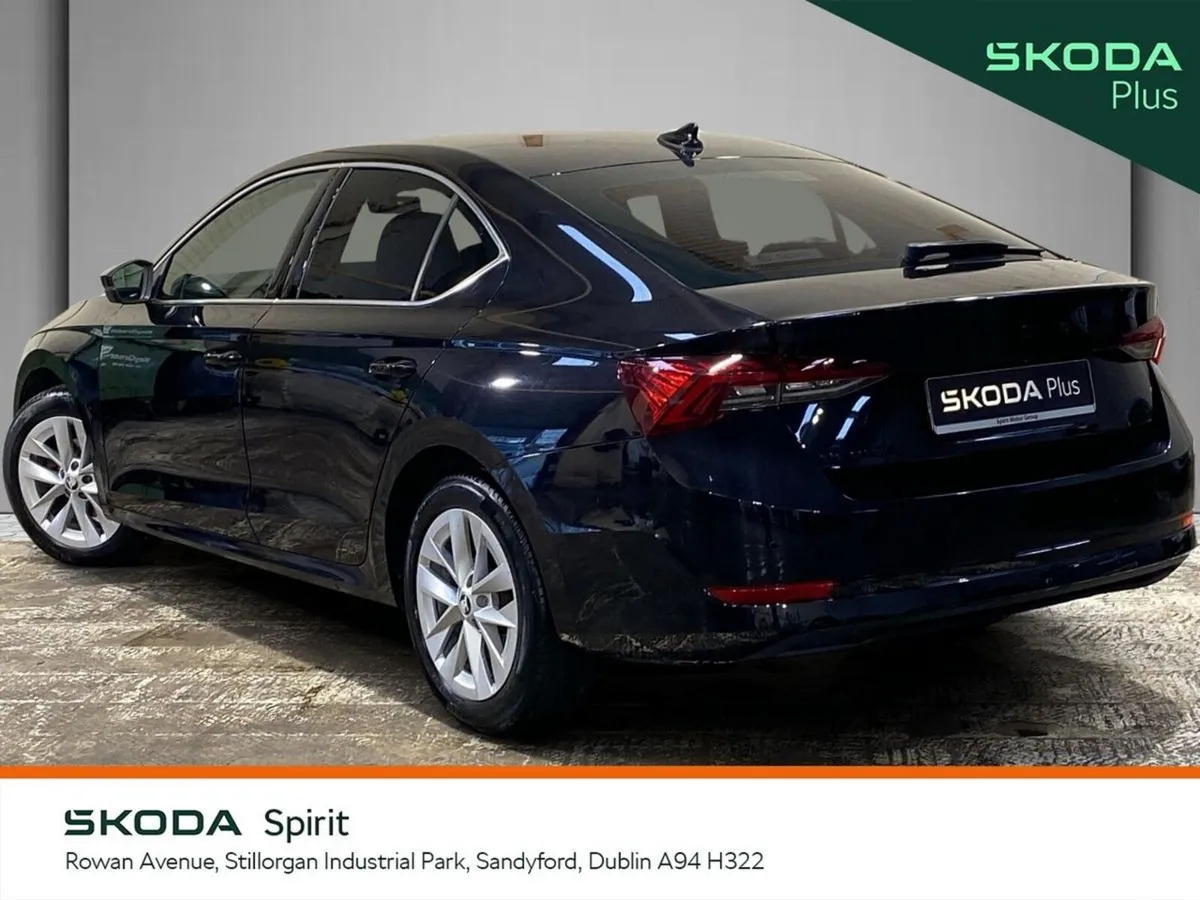 Skoda Octavia Saloon, Diesel, 2023, Black