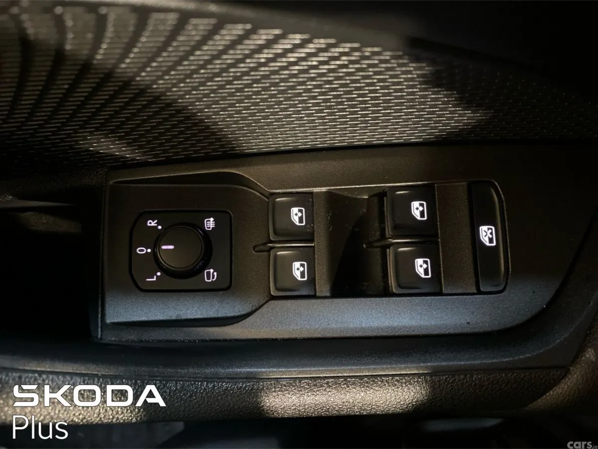 Skoda Octavia Saloon, Diesel, 2023, Black