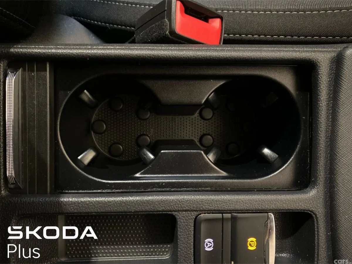 Skoda Octavia Saloon, Diesel, 2023, Black