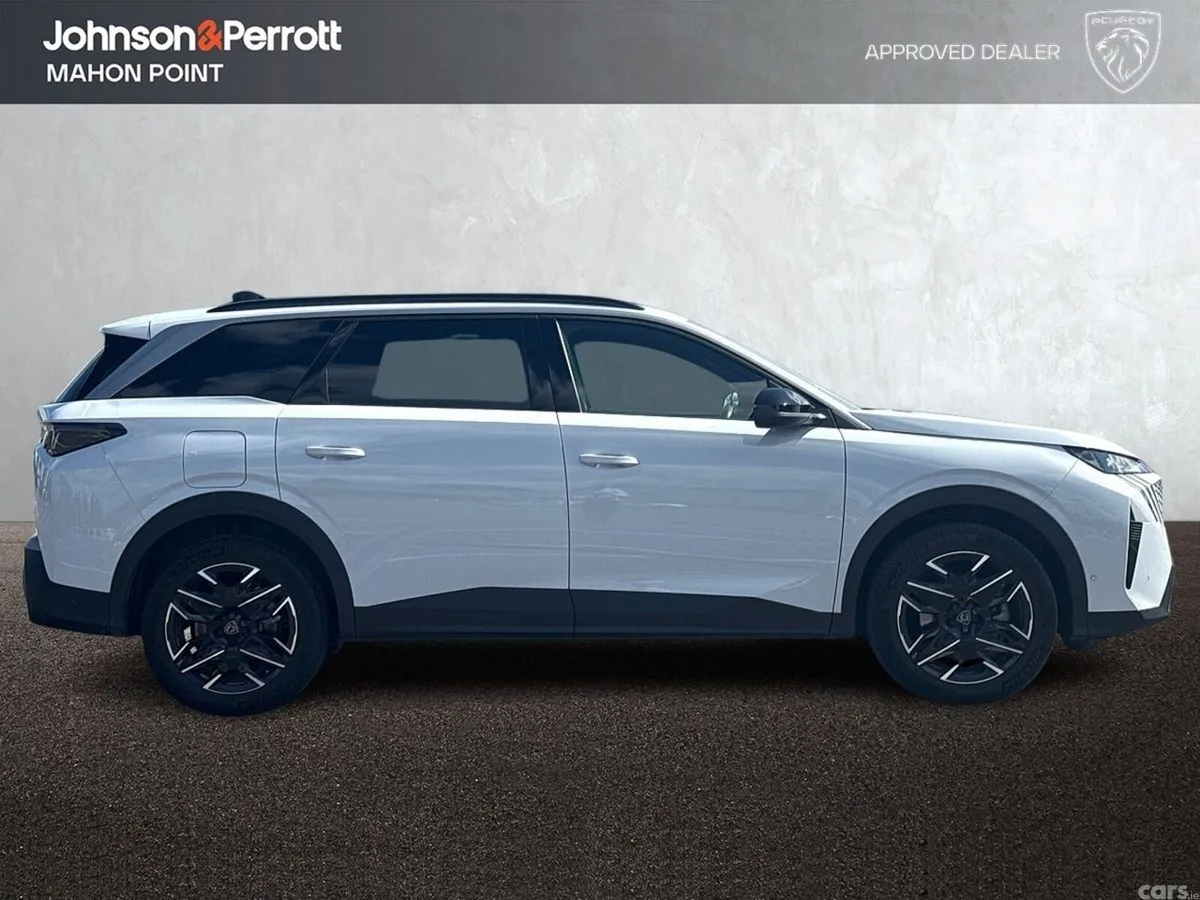 Peugeot 5008 MPV, Petrol, 2026, White