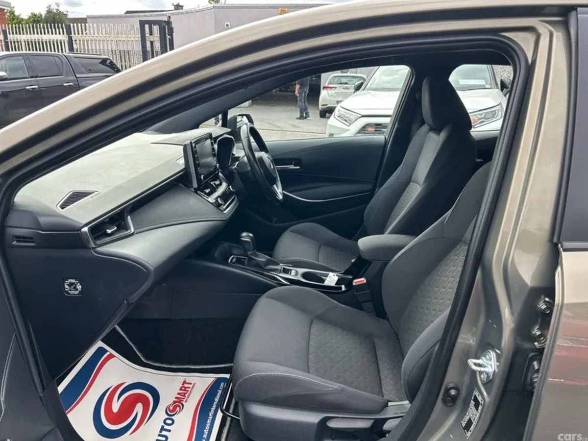 Toyota Corolla Hatchback, Petrol Hybrid, 2019, Bronze