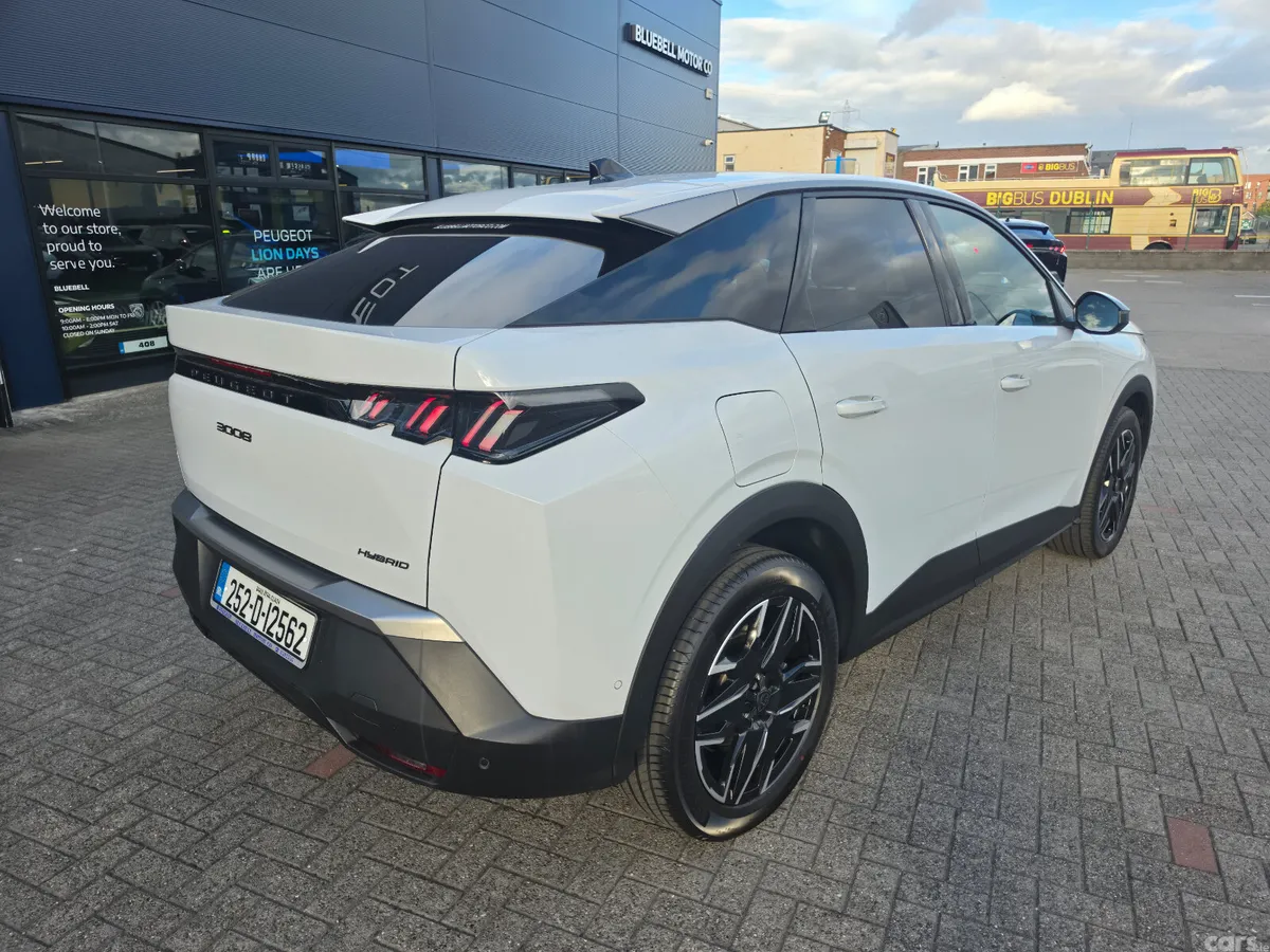 Peugeot 3008 MPV, Petrol, 2025, White
