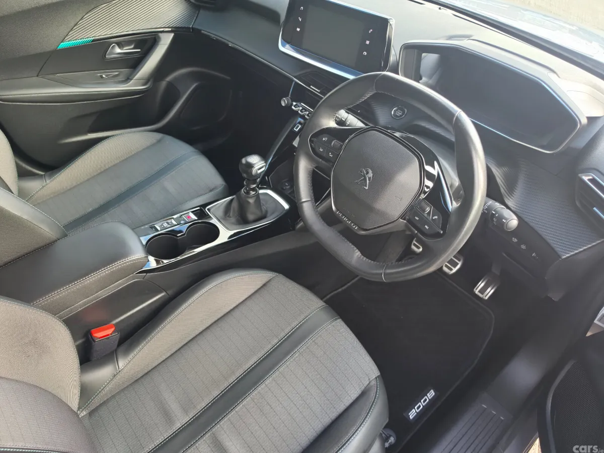 Peugeot 2008 MPV, Petrol, 2023, Grey