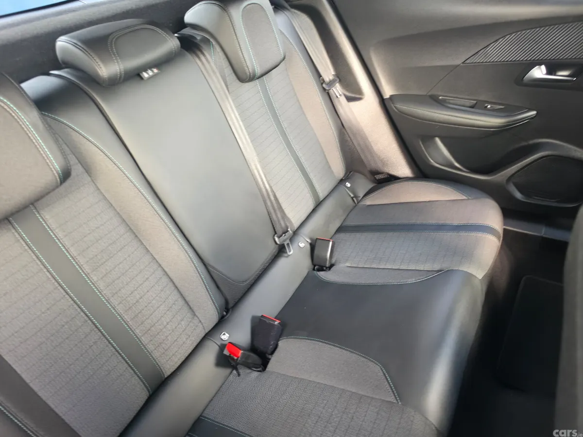 Peugeot 2008 MPV, Petrol, 2023, Grey
