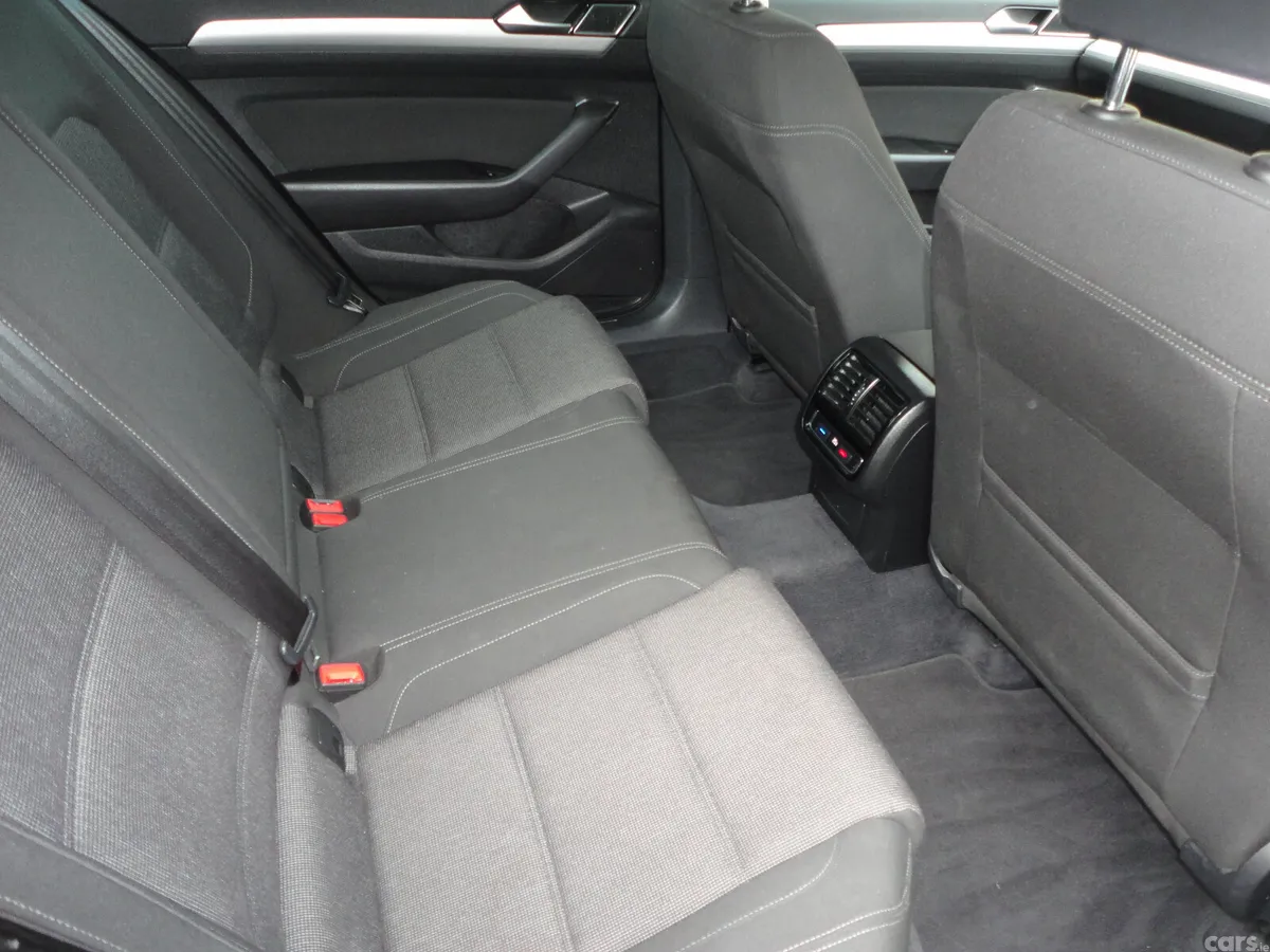 Volkswagen Passat Saloon, Diesel, 2019, Blue