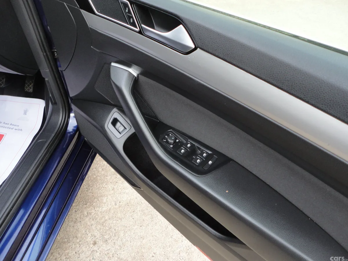Volkswagen Passat Saloon, Diesel, 2019, Blue