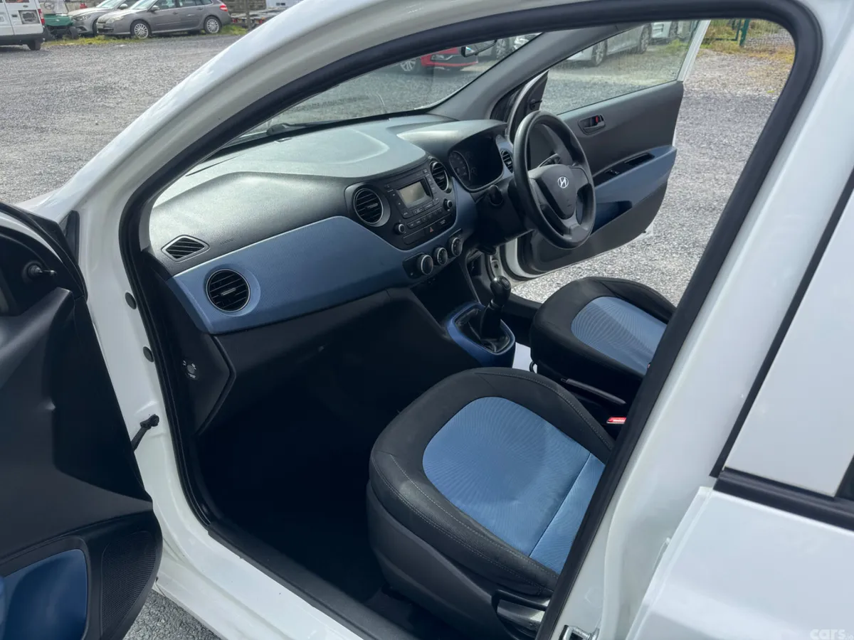 Hyundai i10 Hatchback, Petrol, 2017, White
