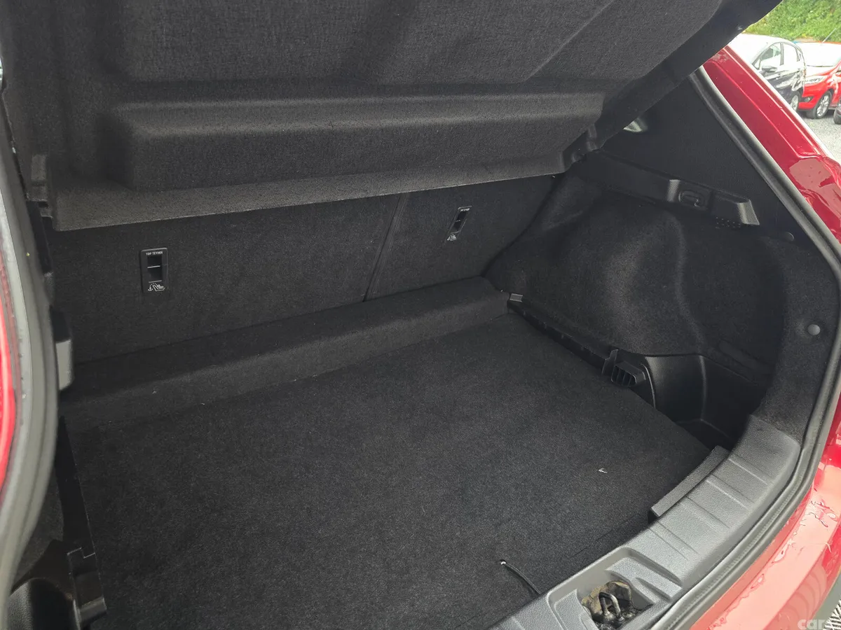 Nissan Qashqai MPV, Diesel, 2019, Red