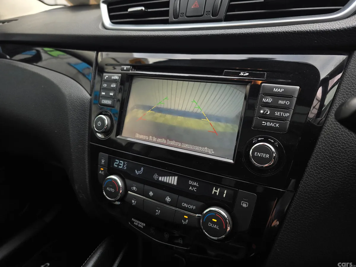 Nissan Qashqai MPV, Diesel, 2019, Red