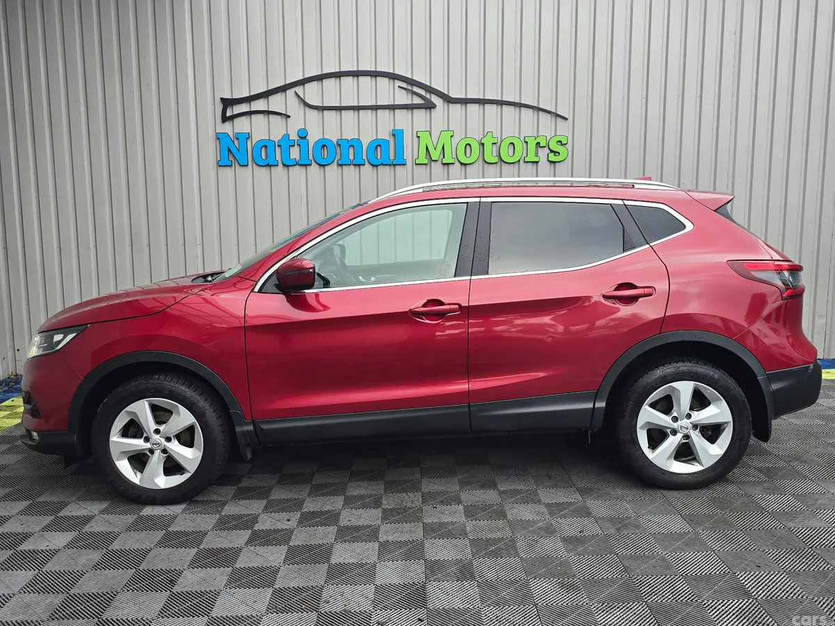 Nissan Qashqai MPV, Diesel, 2019, Red