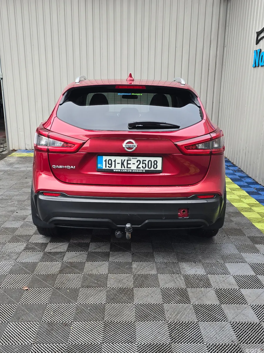 Nissan Qashqai MPV, Diesel, 2019, Red