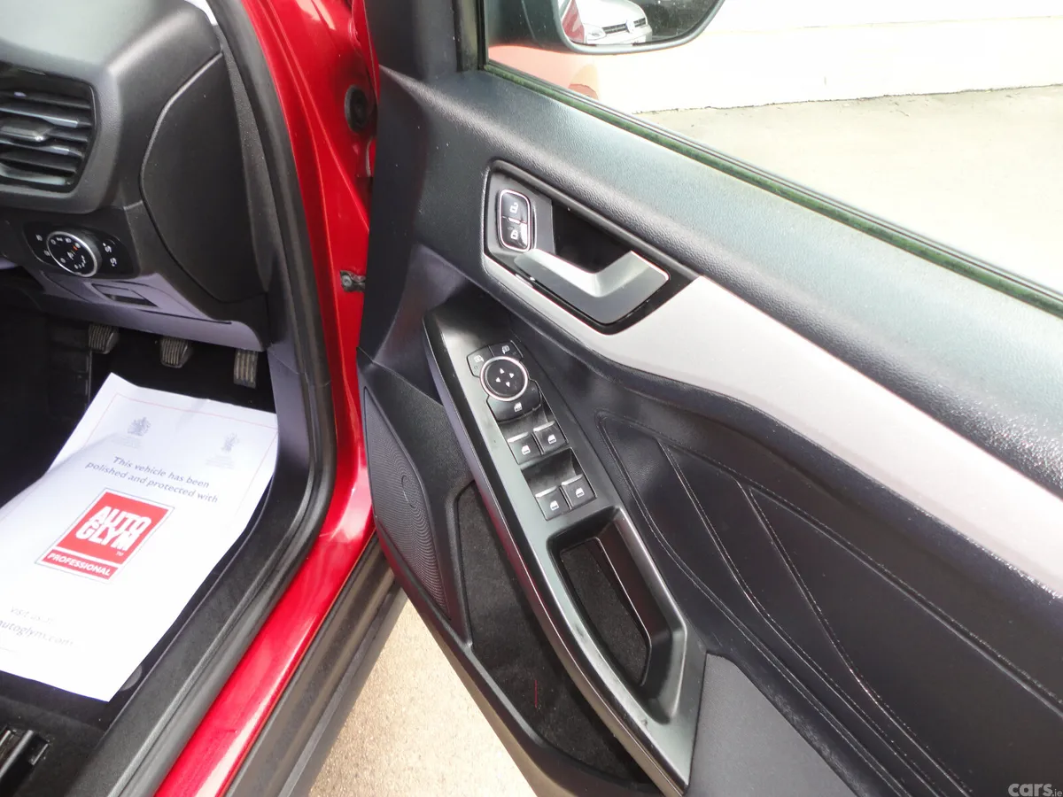 Ford Focus Hatchback, Diesel, 2020, Red